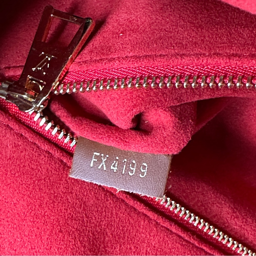 Louis Vuitton Fleece Teddy OnTheGo GM Tote - Picture 16 of 16